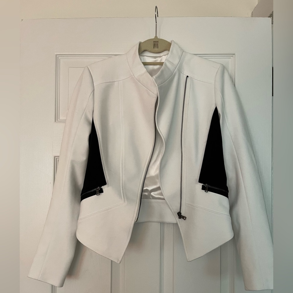 NWT Tahari black and white blazer